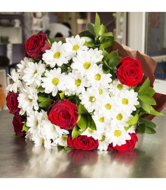 7 Adet Gül ve Papatyalar